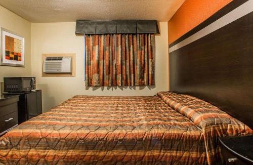 Belleville Hotel | Rodeway Inn Belleville