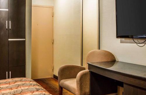 Belleville Hotel | Rodeway Inn Belleville