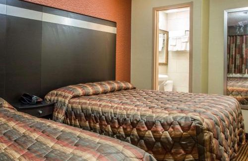 Belleville Hotel | Rodeway Inn Belleville