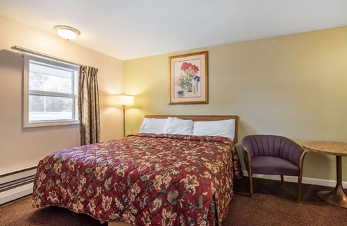 Bellows Falls Hotel | Rodeway Inn Bellows Falls