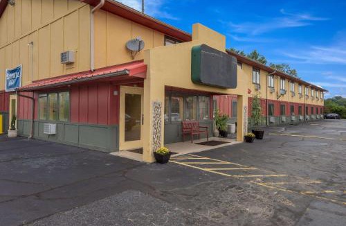 Benton Hotel | Rodeway Inn Benton