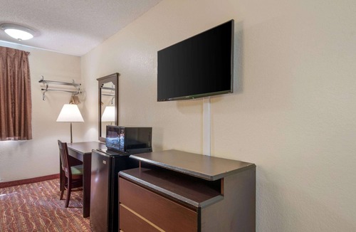Benton Hotel | Rodeway Inn Benton