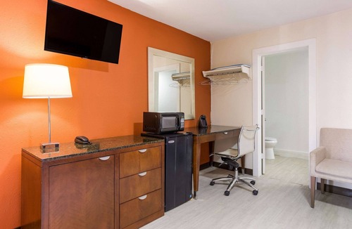 Berryville Hotel | Rodeway Inn Berryville