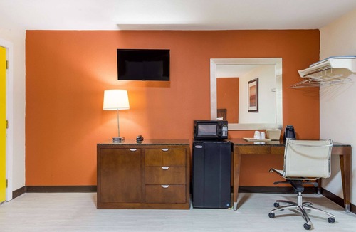 Berryville Hotel | Rodeway Inn Berryville