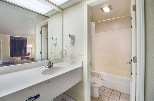 Bolivar Hotel | Rodeway Inn Bolivar