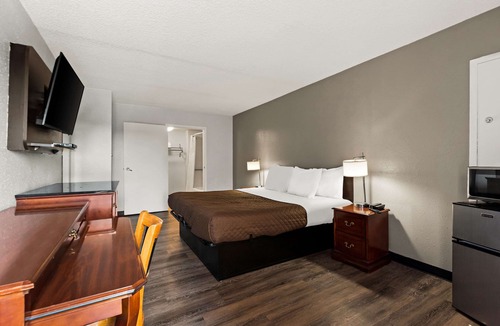 Brooklawn Hotel | Rodeway Inn Brooklawn