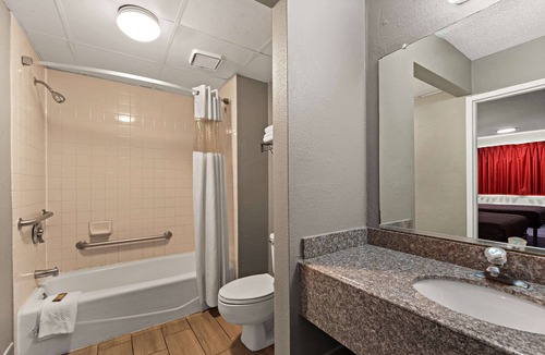 Brooklawn Hotel | Rodeway Inn Brooklawn