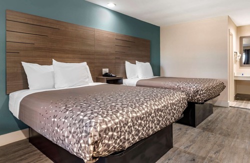 Caldwell Hotel | Rodeway Inn Caldwell