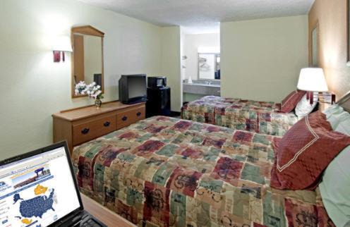 Canton Hotel | Rodeway Inn Canton I-55