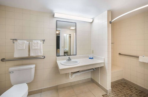 Adel Hotel | Rodeway Inn Cecil