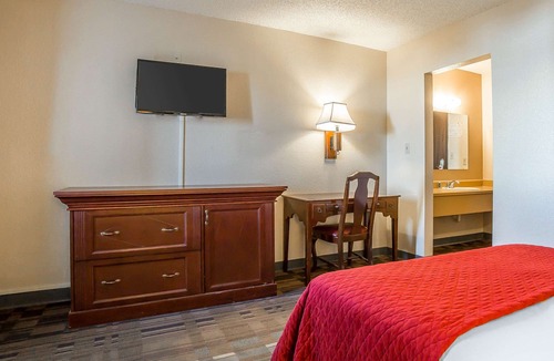 Cheyenne Hotel | Rodeway Inn Cheyenne I-80 East