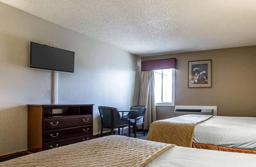 Cheyenne Hotel | Rodeway Inn Cheyenne I-80 East