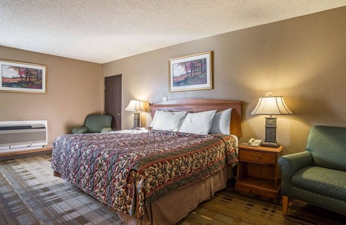 Cheyenne Hotel | Rodeway Inn Cheyenne I-80 East