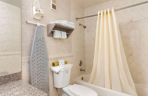 Clearwater Hotel | Rodeway Inn Clearwater - Largo