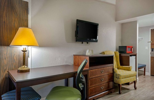 Clermont Hotel | Rodeway Inn Clermont North