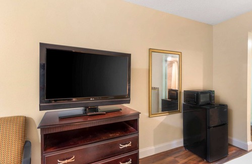 Bermuda Hotel | Rodeway Inn Colonial Heights I-95