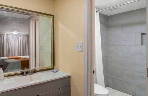 Bermuda Hotel | Rodeway Inn Colonial Heights I-95