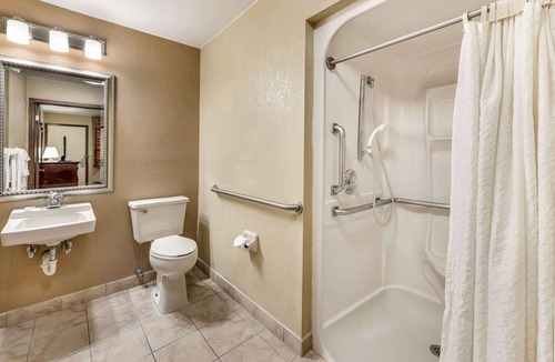 Columbus Hotel | Rodeway Inn Columbus West