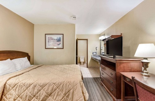 Columbus Hotel | Rodeway Inn Columbus West
