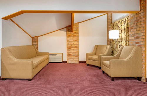 Coopersville Hotel | Rodeway Inn Coopersville