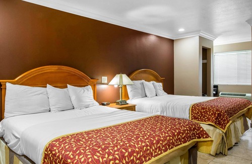Cypress Hotel | Rodeway Inn Cypress - Buena Park