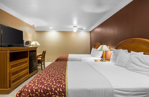 Cypress Hotel | Rodeway Inn Cypress - Buena Park