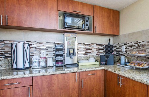 Delano Hotel | Rodeway Inn Delano