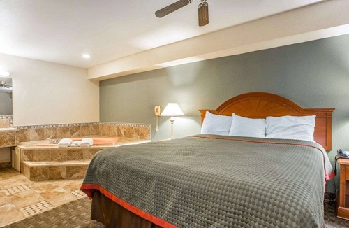 Delano Hotel | Rodeway Inn Delano