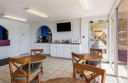 Denmark Hotel | Rodeway Inn Denmark-Jackson