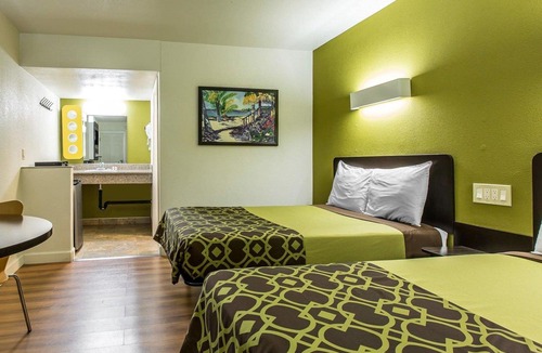 Hanford Hotel | Rodeway Inn Downtown Hanford