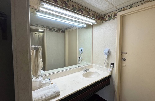 Dunmore Hotel | Rodeway Inn Dunmore