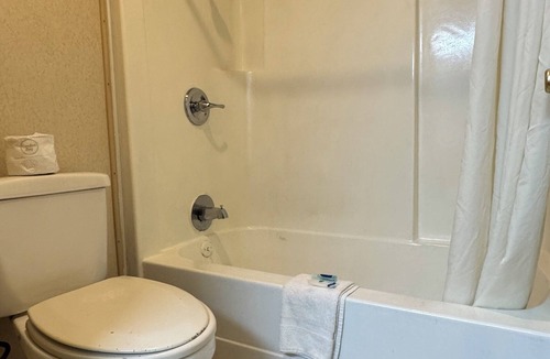 Dunmore Hotel | Rodeway Inn Dunmore