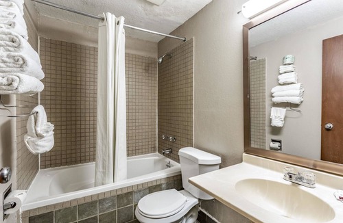 Farmington Hotel | Rodeway Inn Farmington