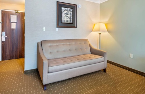Stratford Hotel | Rodeway Inn Festival