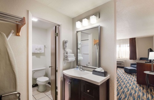 Fort Morgan Hotel | Rodeway Inn Fort Morgan