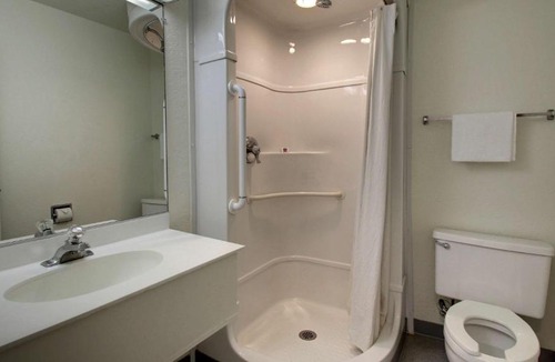 Fort Smith Hotel | Rodeway Inn Fort Smith I-40
