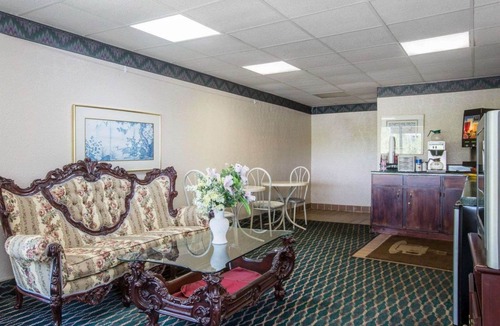 Gadsden Hotel | Rodeway Inn Gadsden - Attalla
