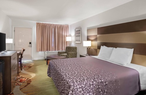 Garland Hotel | Rodeway Inn Garland Harbor Point