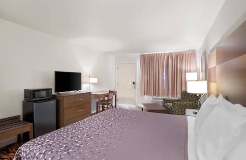 Garland Hotel | Rodeway Inn Garland Harbor Point
