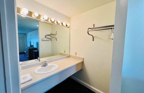 Garland Hotel | Rodeway Inn Garland Harbor Point