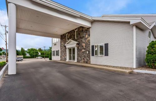 Gorham Hotel | Rodeway Inn Gorham Riverside