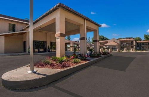 Greenwood Hotel | Rodeway Inn Greenwood