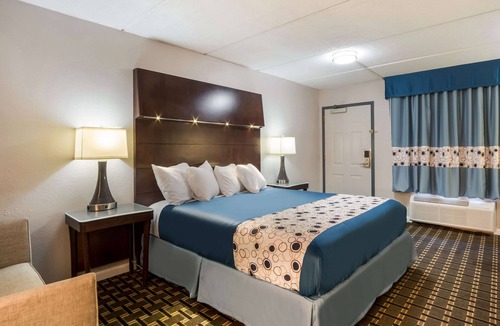 Greenwood Hotel | Rodeway Inn Greenwood