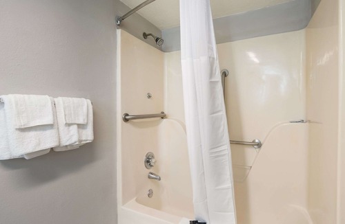 Greenwood Hotel | Rodeway Inn Greenwood