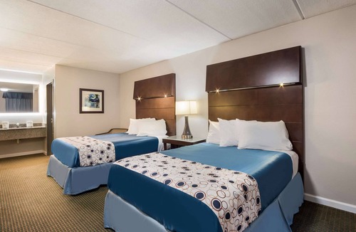 Greenwood Hotel | Rodeway Inn Greenwood