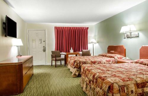Groton Hotel | Rodeway Inn Groton - New London