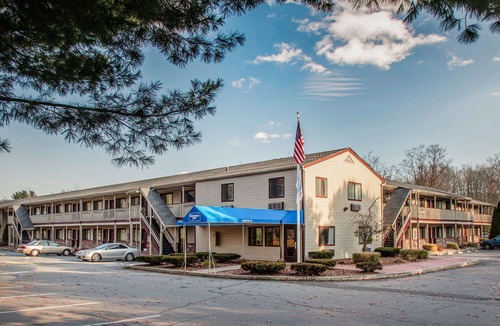 Groton Hotel | Rodeway Inn Groton