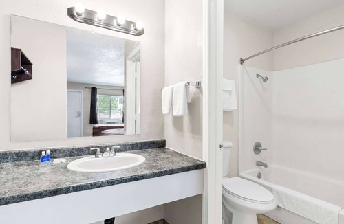 Hermiston Hotel | Rodeway Inn Hermiston - Umatilla