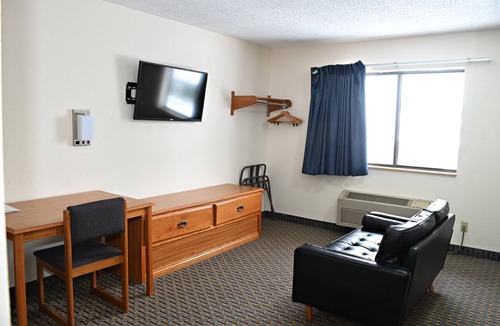 Hibbing Hotel | Rodeway Inn Hibbing