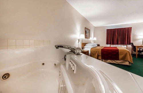 Holdrege Hotel | Rodeway Inn Holdrege